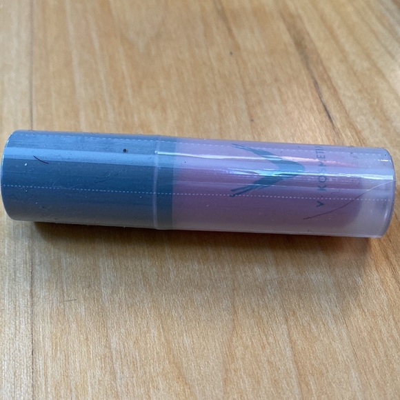 V KOSMETIK | Liquid Lipstick in Bubbly - Picture 4 of 4